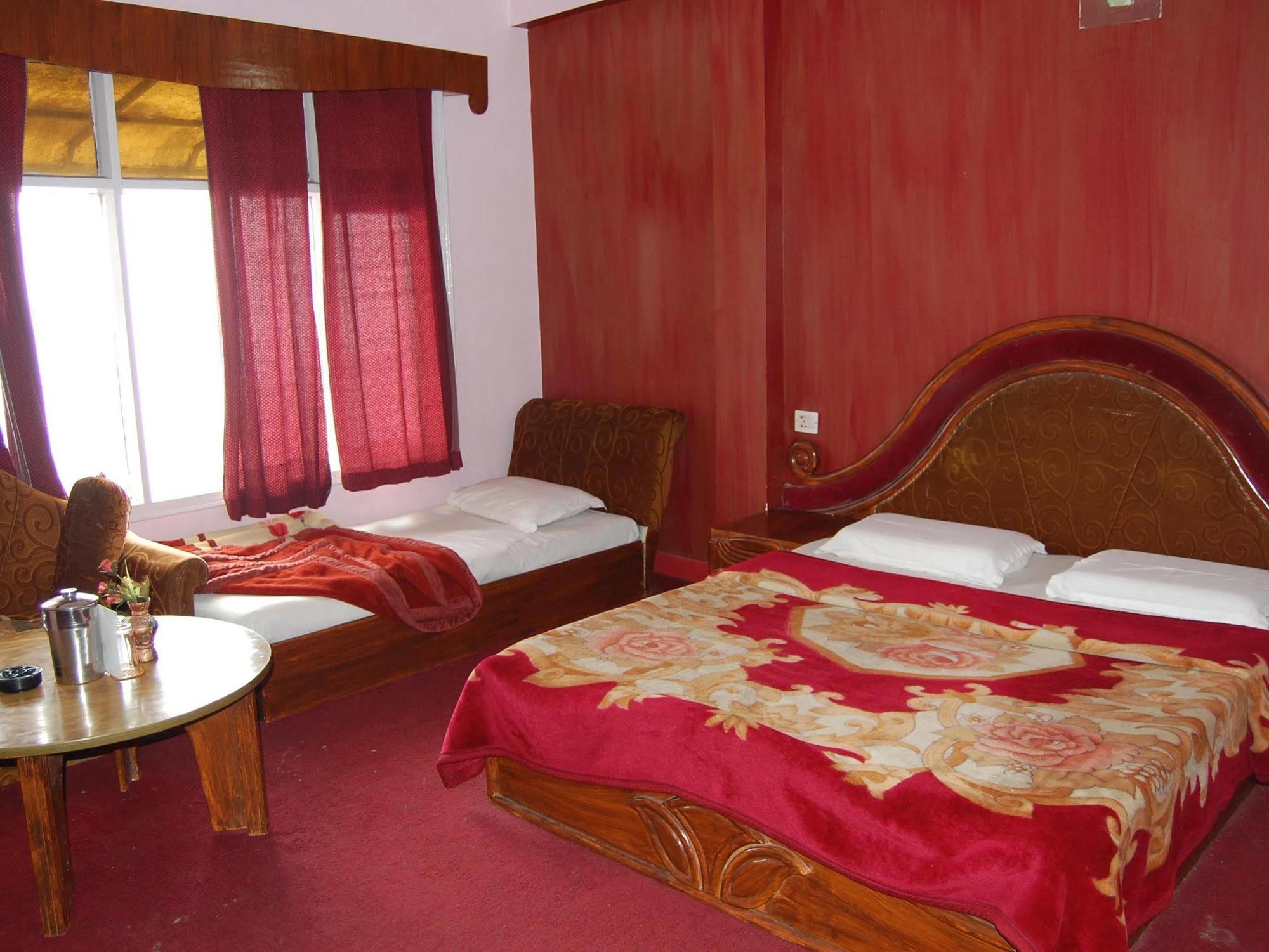 Hotel Park Mussoorie Exteriör bild