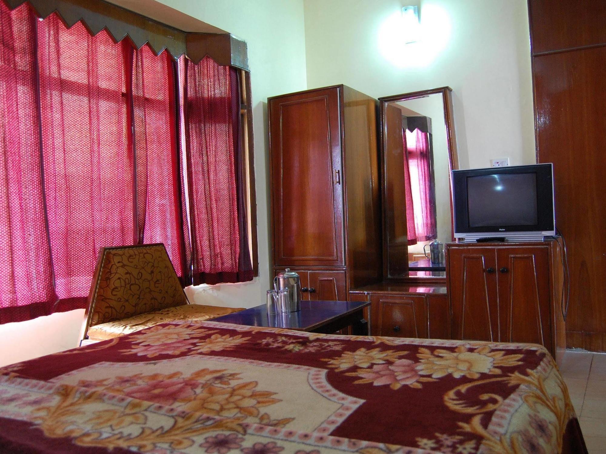 Hotel Park Mussoorie Exteriör bild